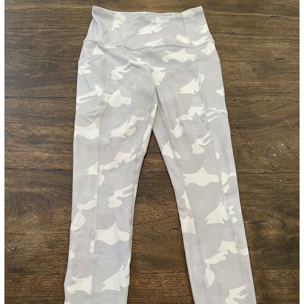 Camo Yoga Pants (NWOT)